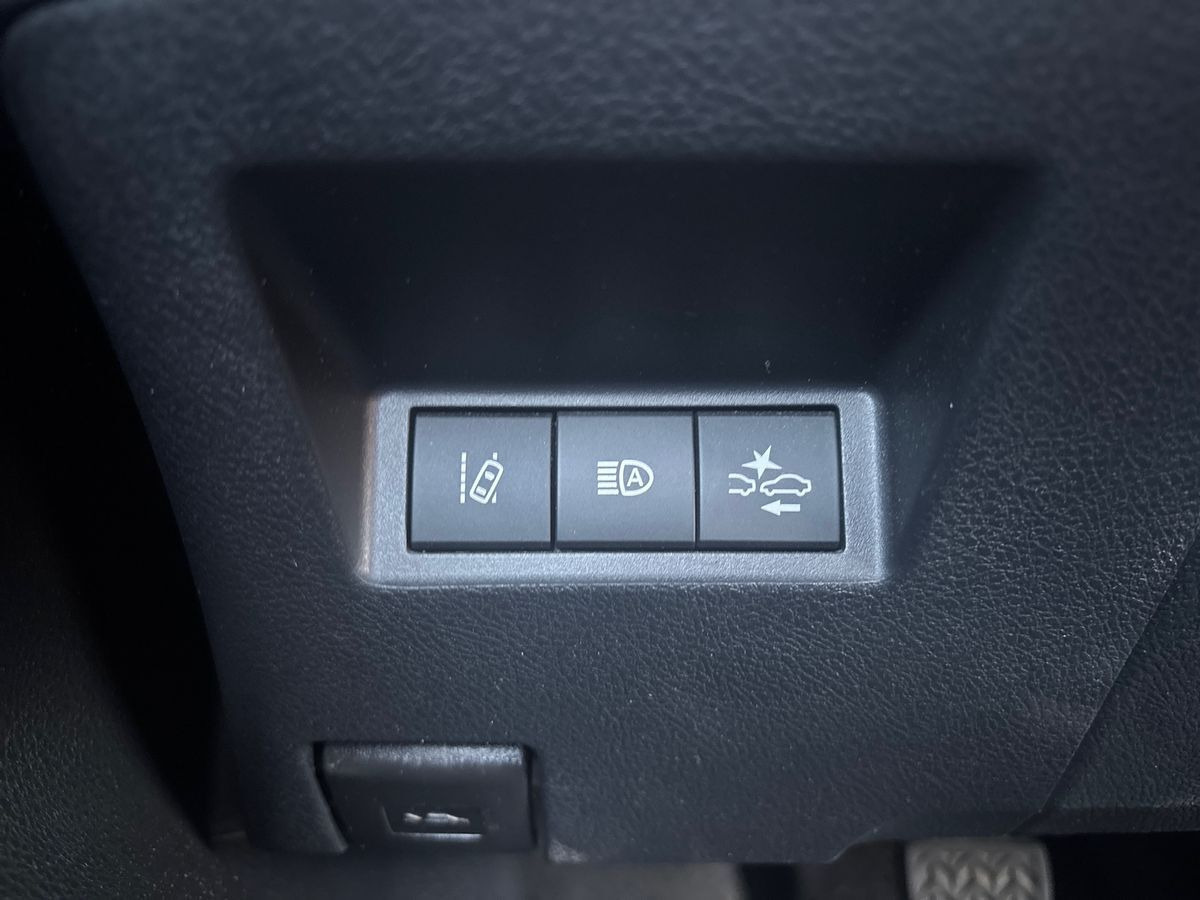 Grå Toyota Yaris fra 2020