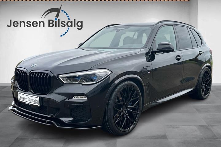Gul BMW X5 fra 2020