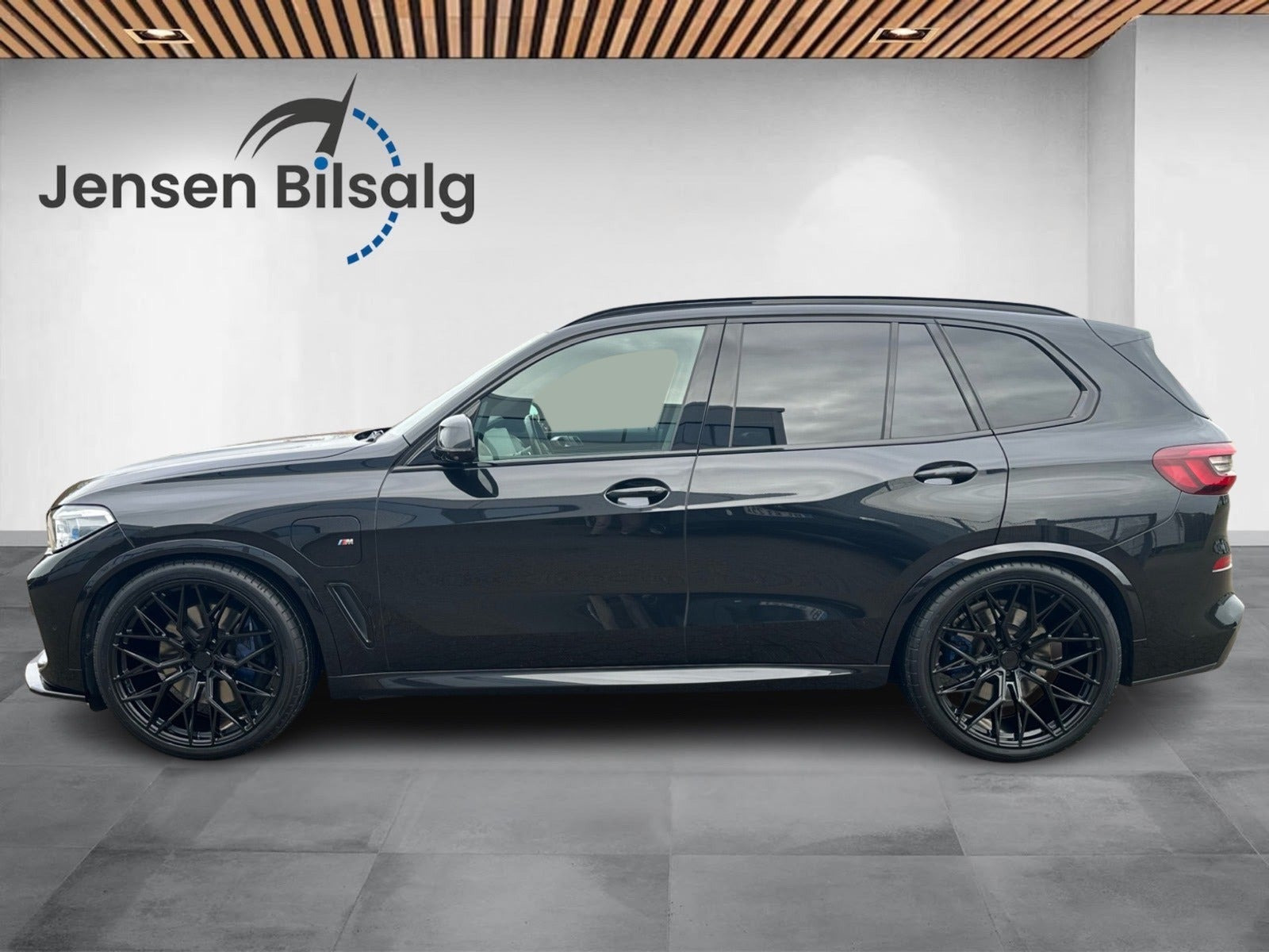 Gul BMW X5 fra 2020