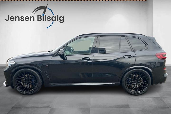 Gul BMW X5 fra 2020