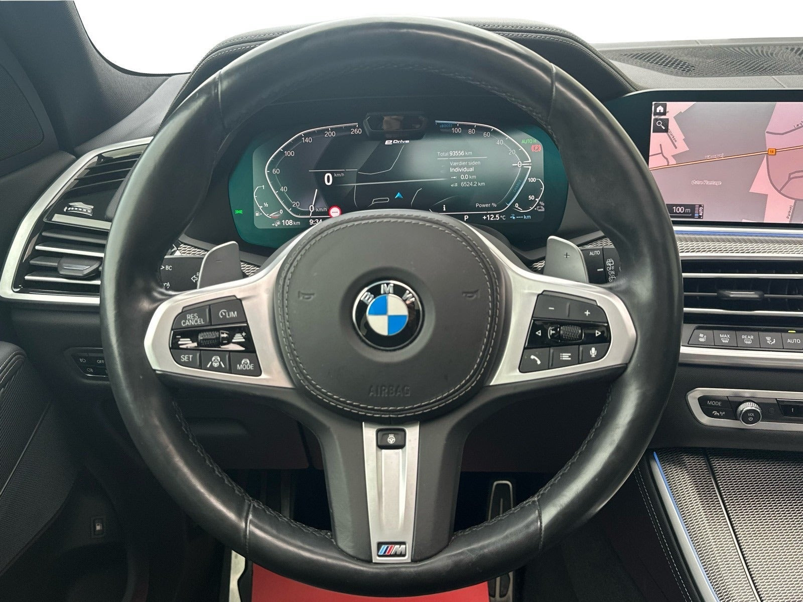Gul BMW X5 fra 2020