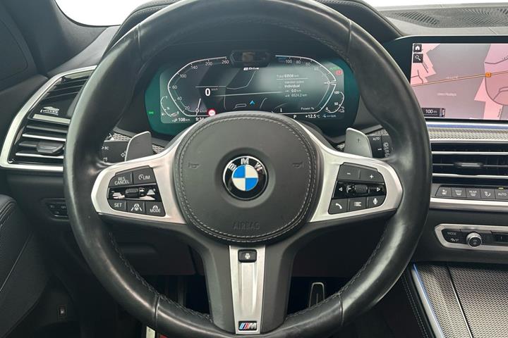 Gul BMW X5 fra 2020