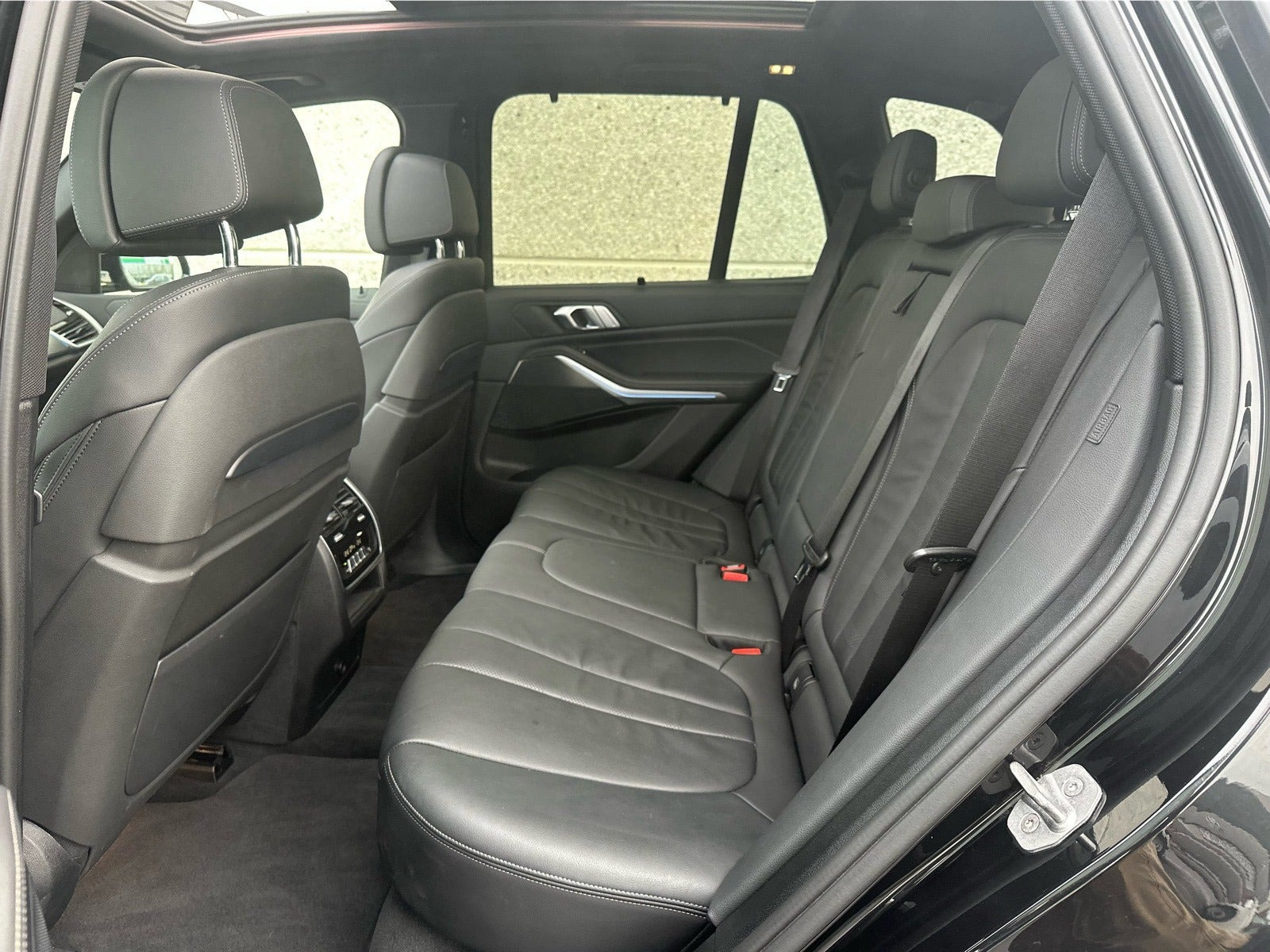 Gul BMW X5 fra 2020