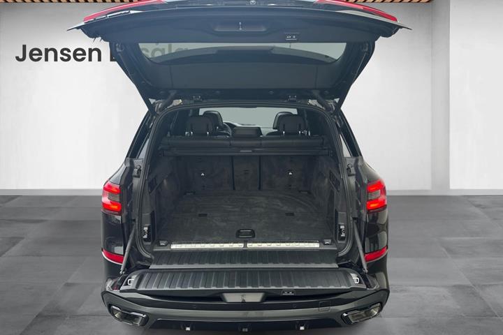 Gul BMW X5 fra 2020