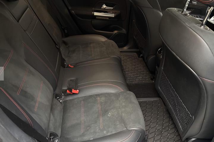 Sort Mercedes EQA250 fra 2023