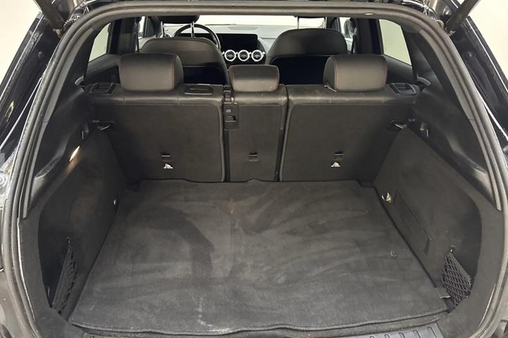 Sort Mercedes EQA250 fra 2023