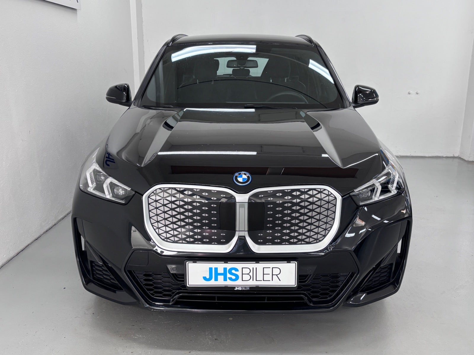 Sort BMW iX1 fra 2025