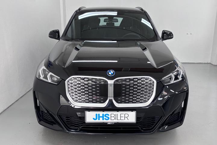 Sort BMW iX1 fra 2025