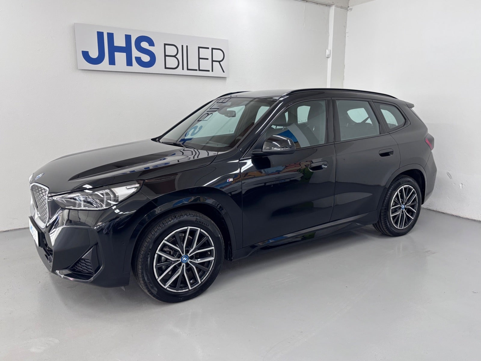 Sort BMW iX1 fra 2025