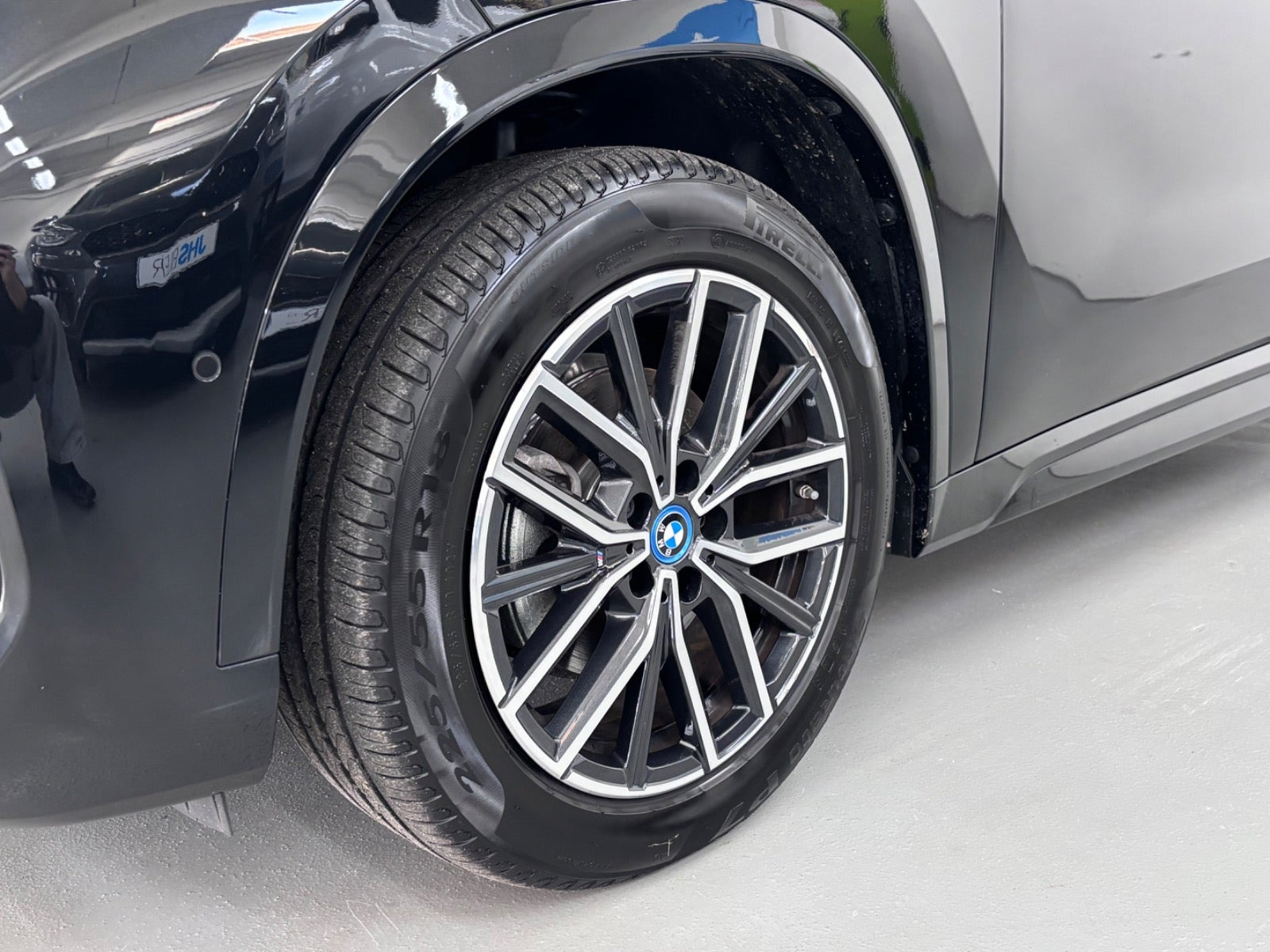Sort BMW iX1 fra 2025