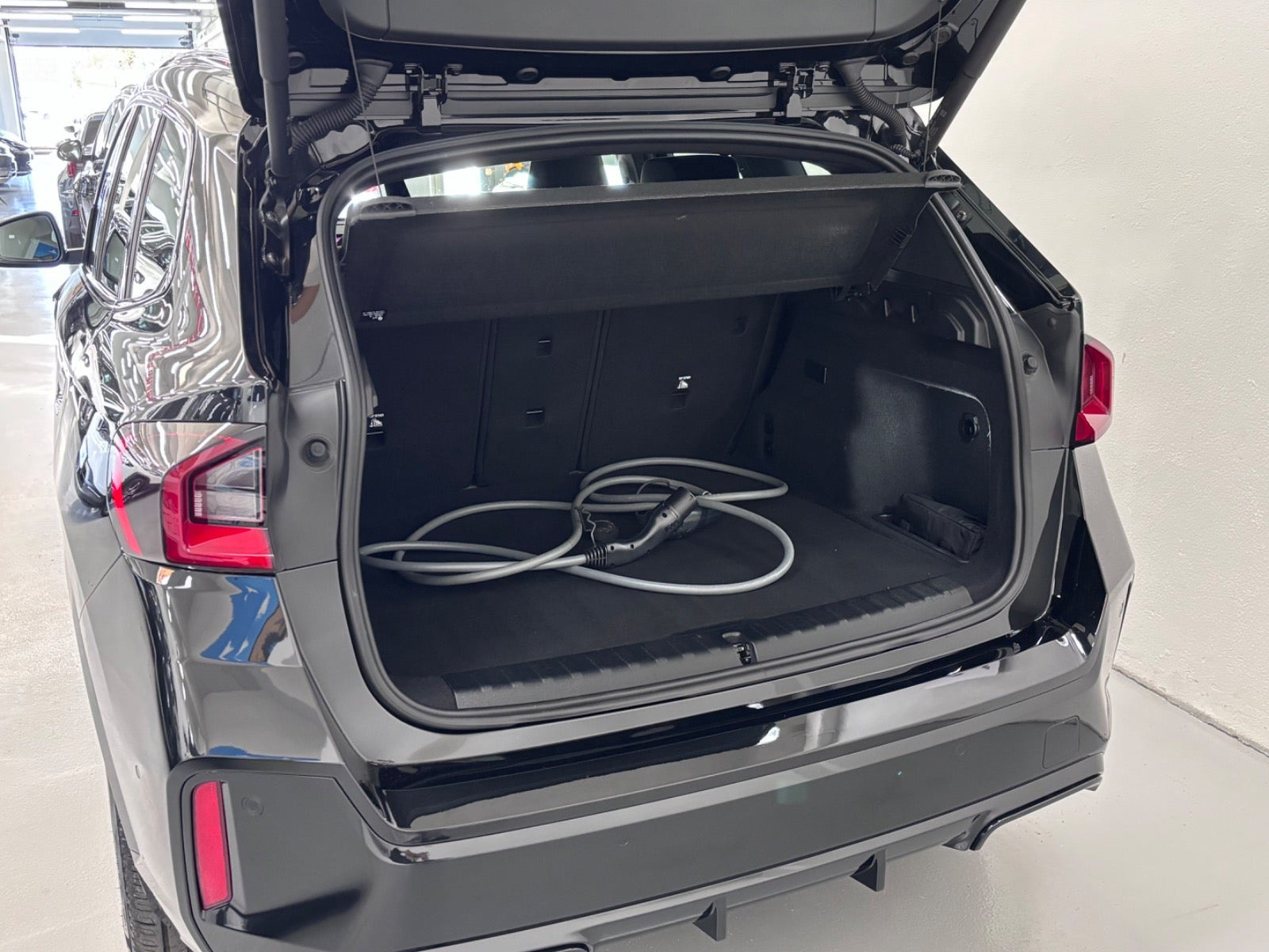 Sort BMW iX1 fra 2025