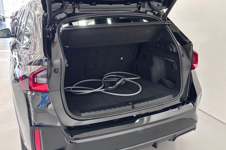 Sort BMW iX1 fra 2025