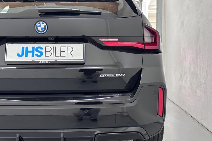 Sort BMW iX1 fra 2025