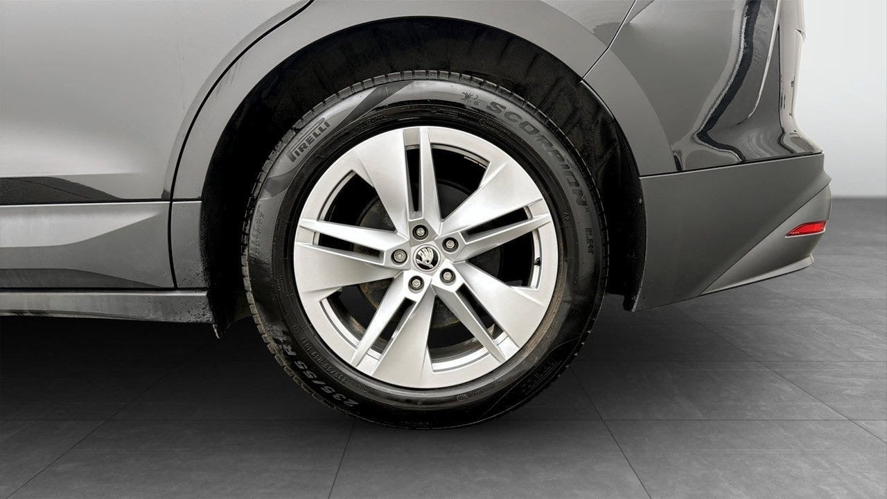Sort Skoda Enyaq fra 2025