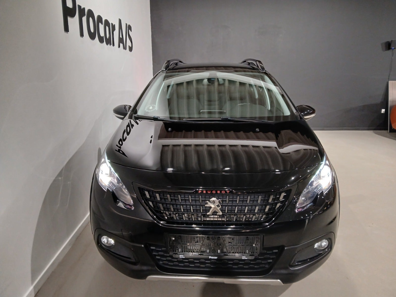 Sort Peugeot 2008 fra 2017