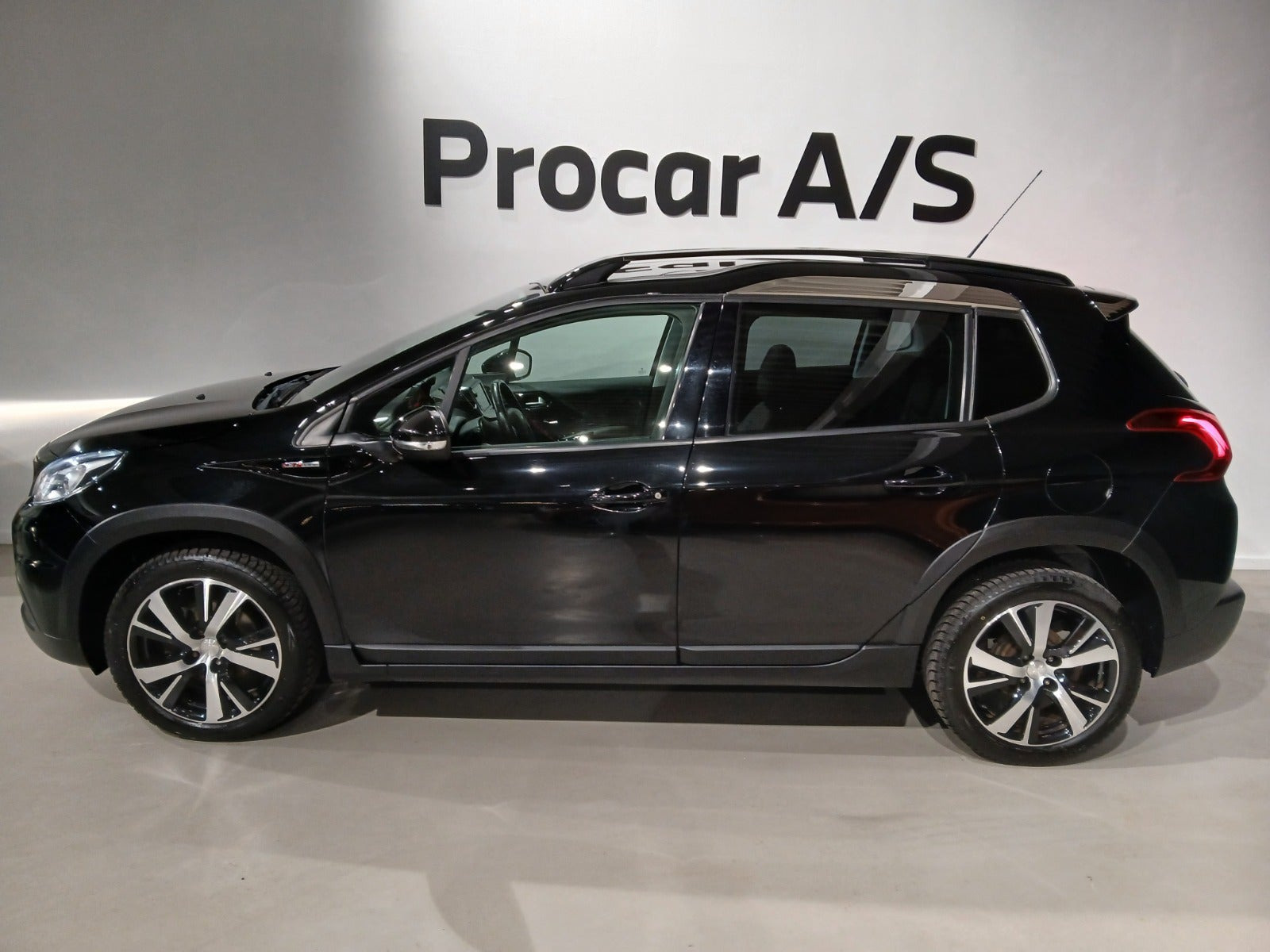 Sort Peugeot 2008 fra 2017