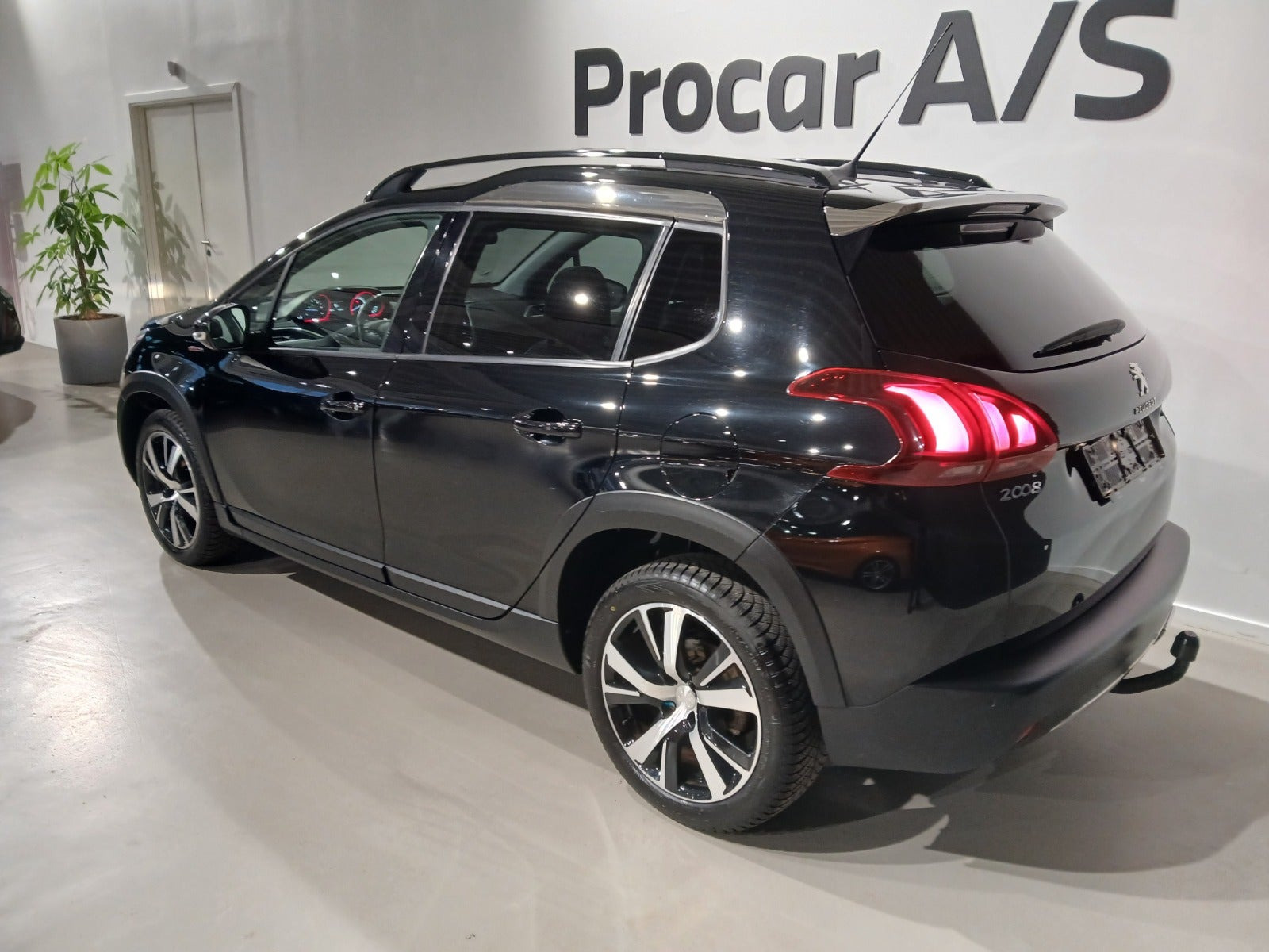 Sort Peugeot 2008 fra 2017