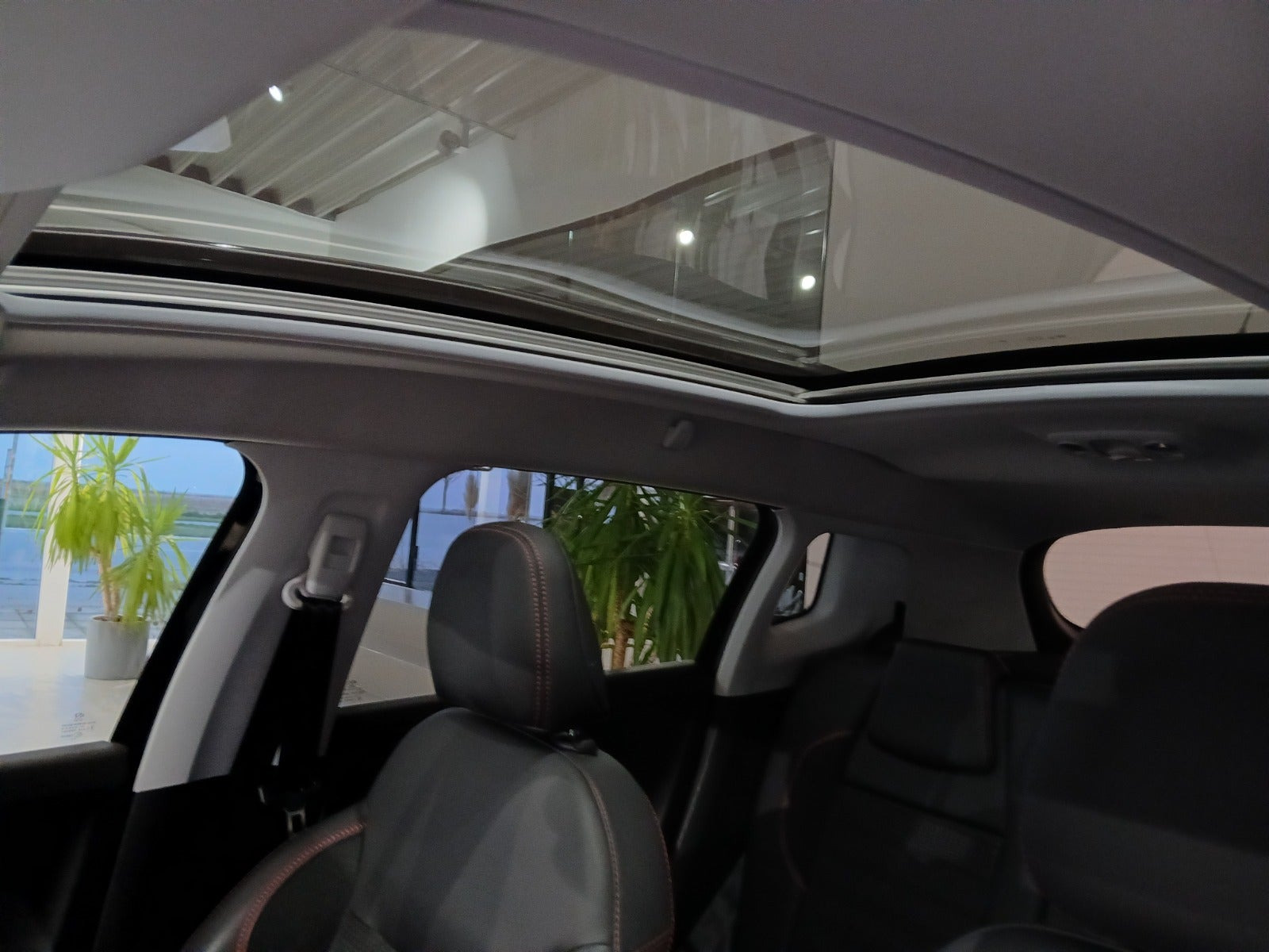 Sort Peugeot 2008 fra 2017