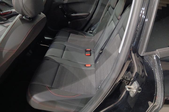 Sort Peugeot 2008 fra 2017
