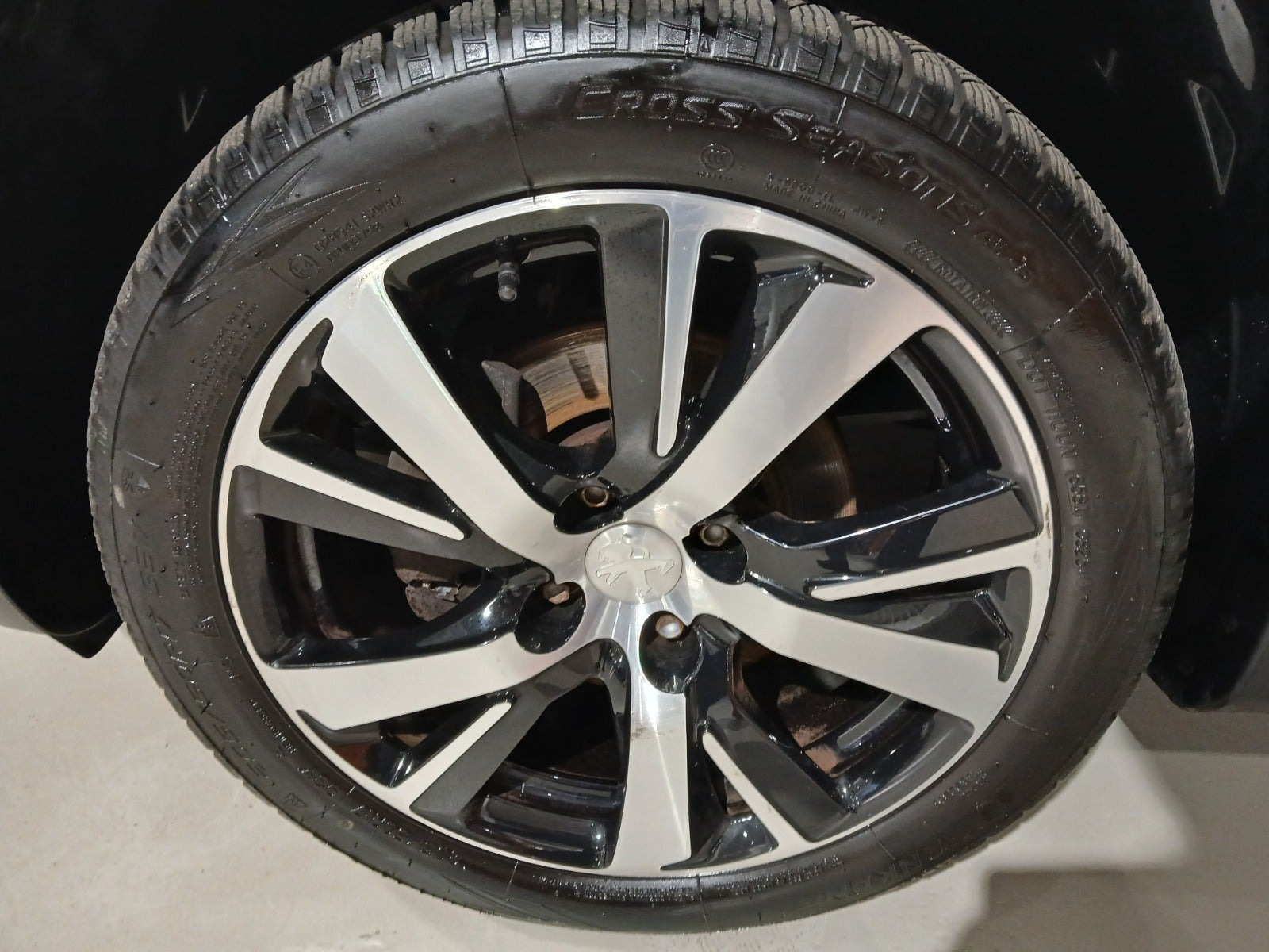 Sort Peugeot 2008 fra 2017
