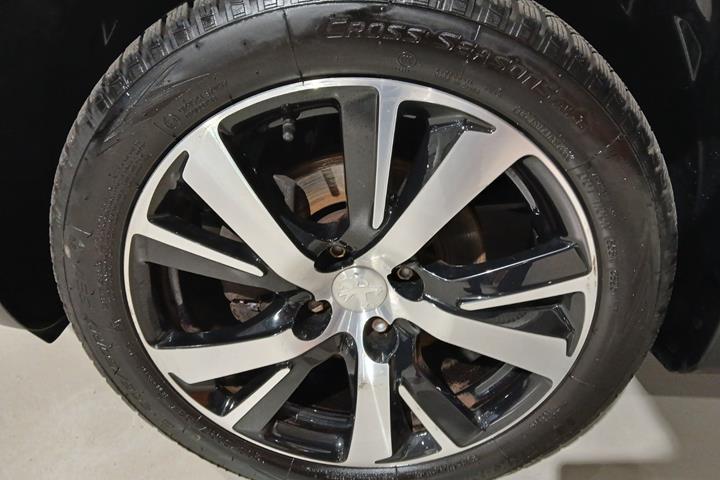 Sort Peugeot 2008 fra 2017
