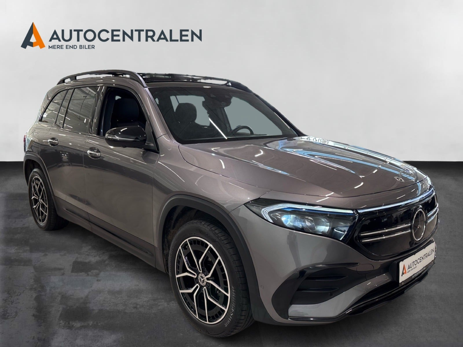 Grå Mercedes EQB350 fra 2022
