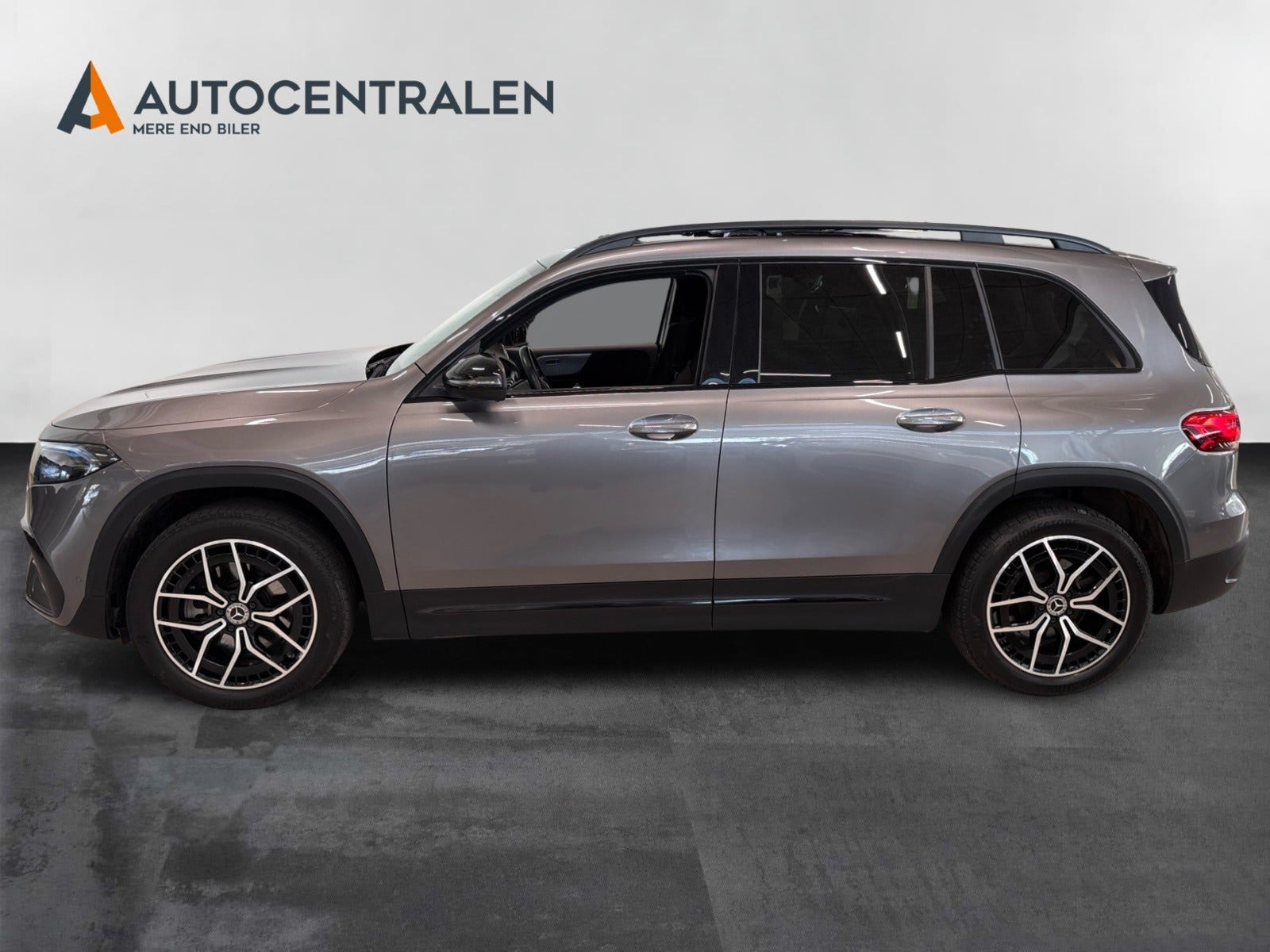 Grå Mercedes EQB350 fra 2022