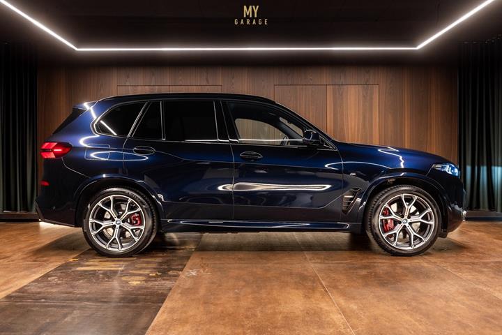 Sort BMW X5 fra 2023