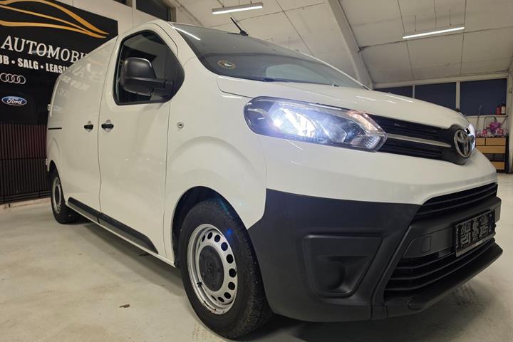 Hvid Toyota ProAce fra 2021