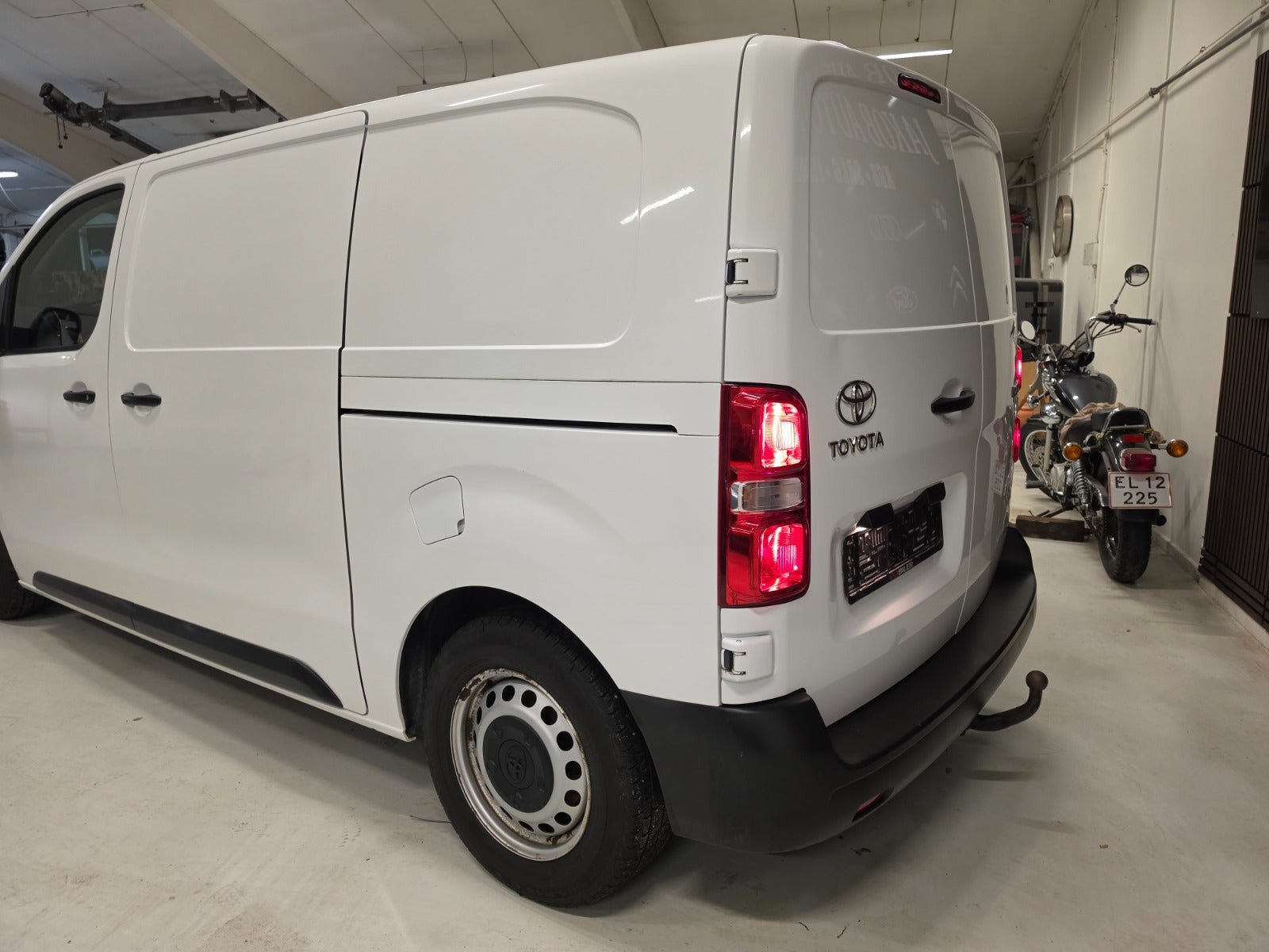 Hvid Toyota ProAce fra 2021