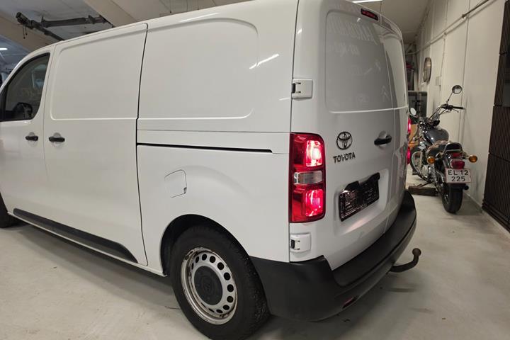 Hvid Toyota ProAce fra 2021