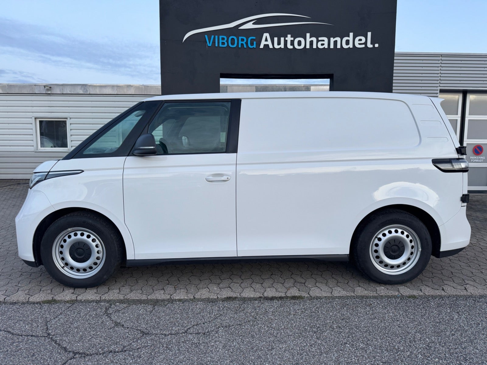 Hvid VW ID.Buzz fra 2024
