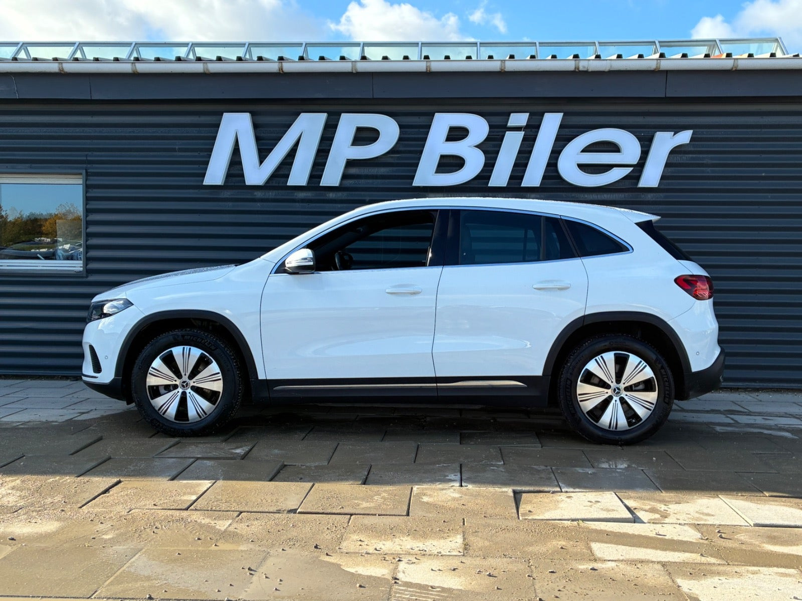 Hvid Mercedes EQA250+ fra 2024