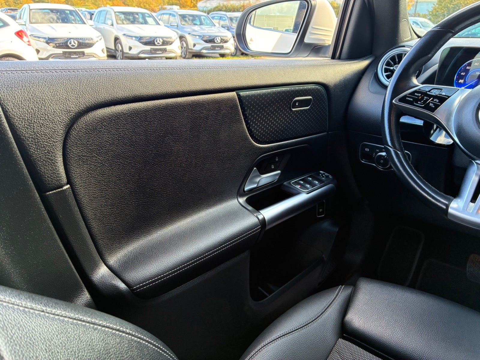 Hvid Mercedes EQA250+ fra 2024