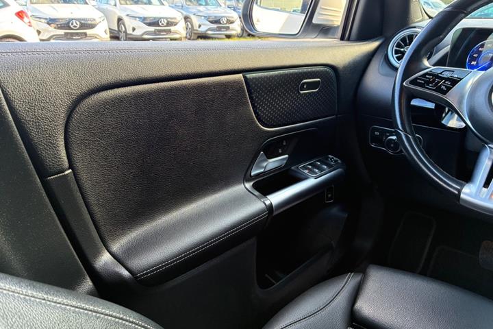 Hvid Mercedes EQA250+ fra 2024