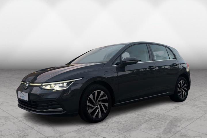 Grå VW Golf VIII fra 2021