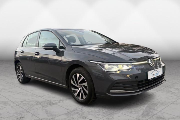 Grå VW Golf VIII fra 2021