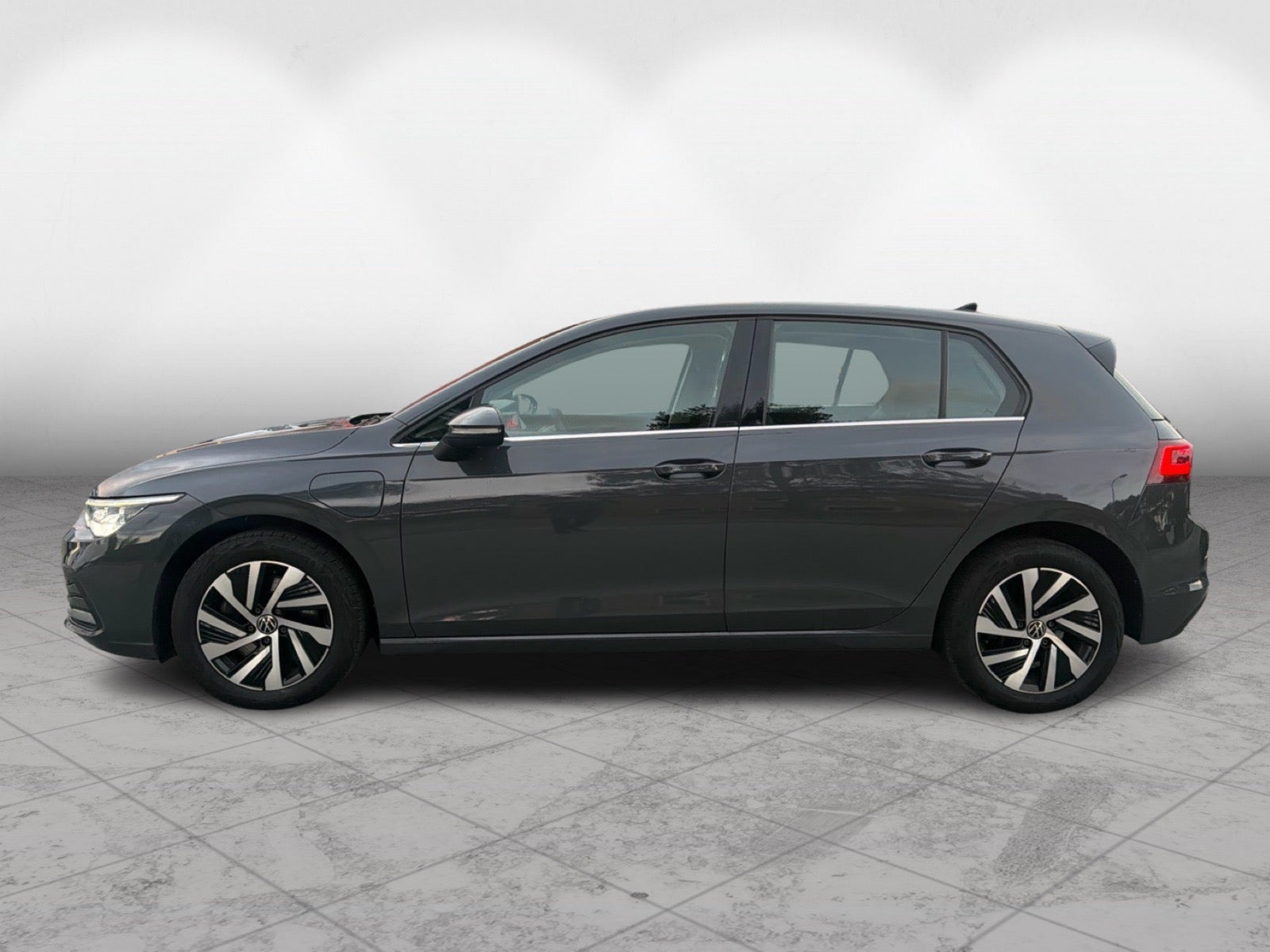 Grå VW Golf VIII fra 2021