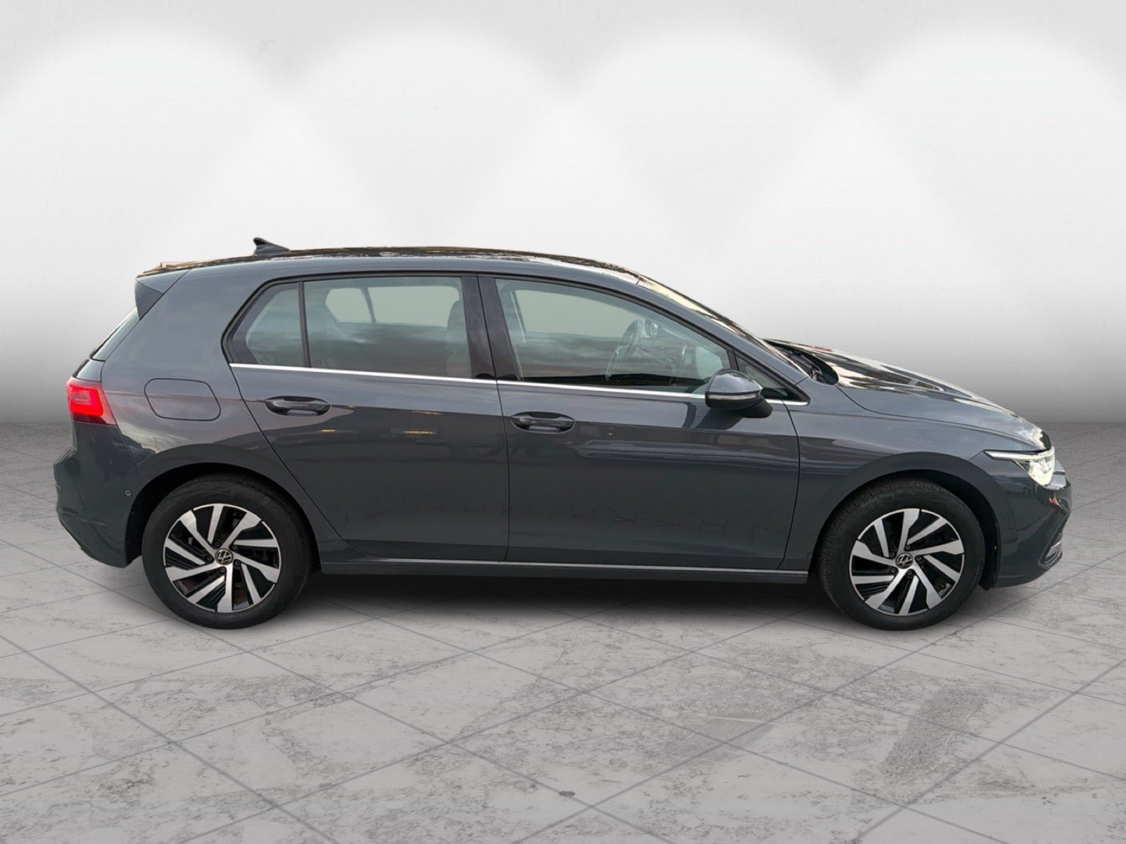 Grå VW Golf VIII fra 2021