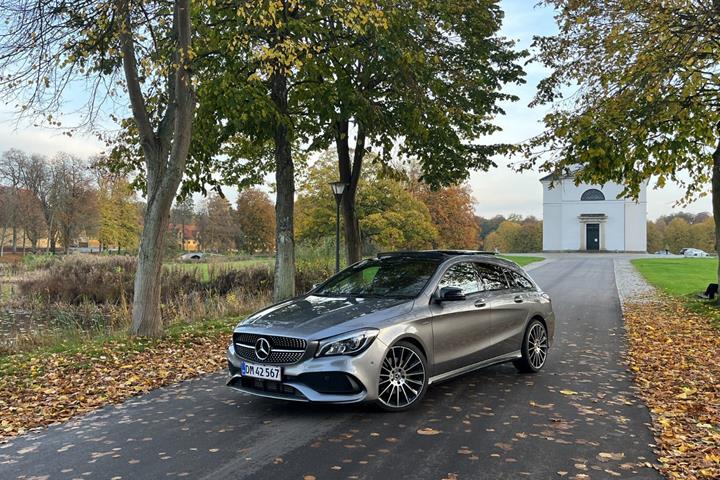Grå Mercedes CLA220 d fra 2018