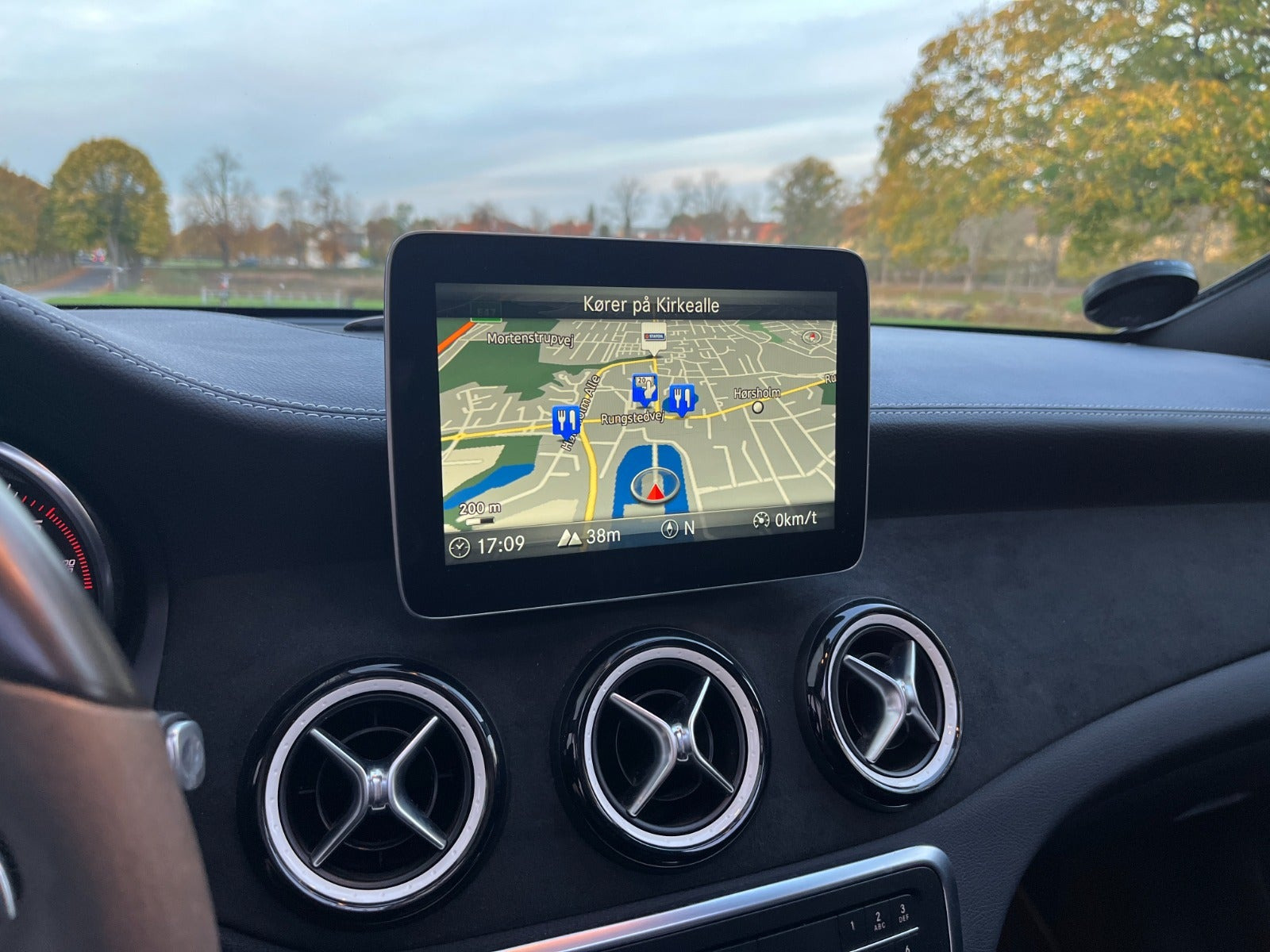 Grå Mercedes CLA220 d fra 2018