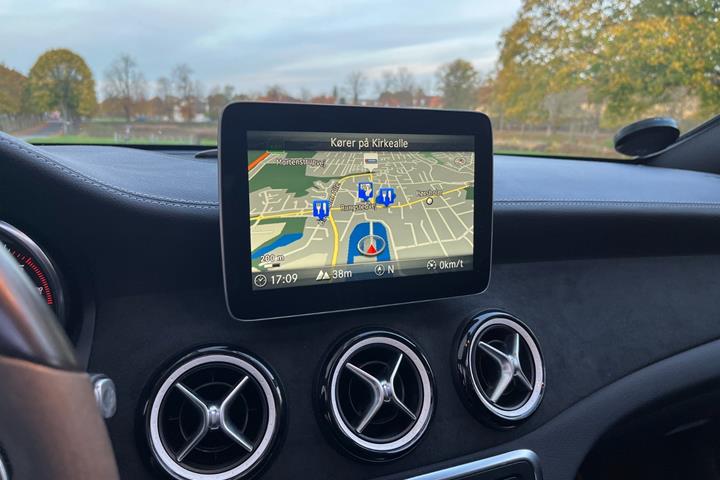Grå Mercedes CLA220 d fra 2018