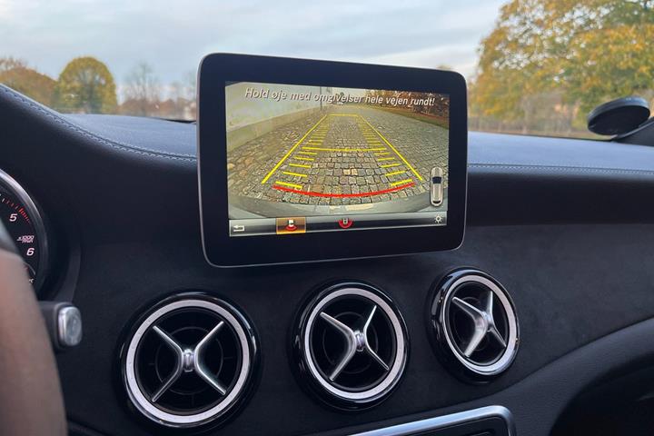 Grå Mercedes CLA220 d fra 2018