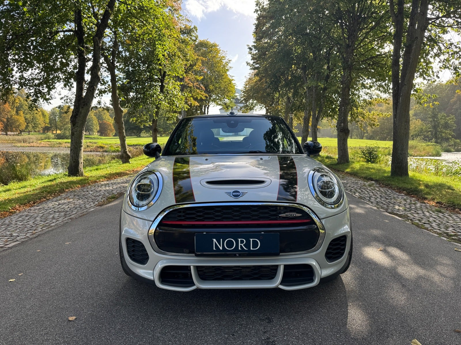 Hvid Mini Cooper S fra 2018