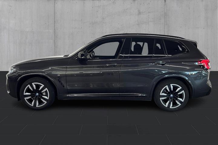 Grå BMW iX3 fra 2022