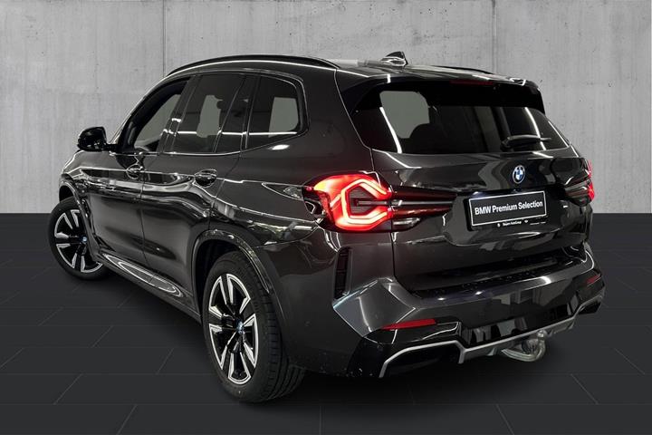 Grå BMW iX3 fra 2022
