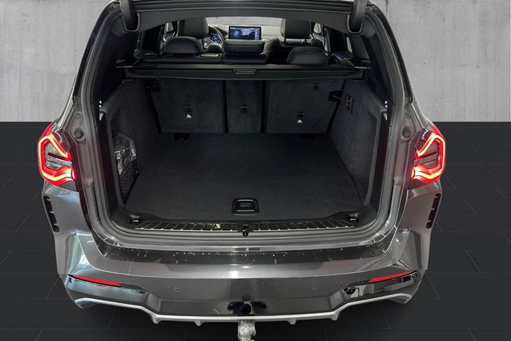 Grå BMW iX3 fra 2022