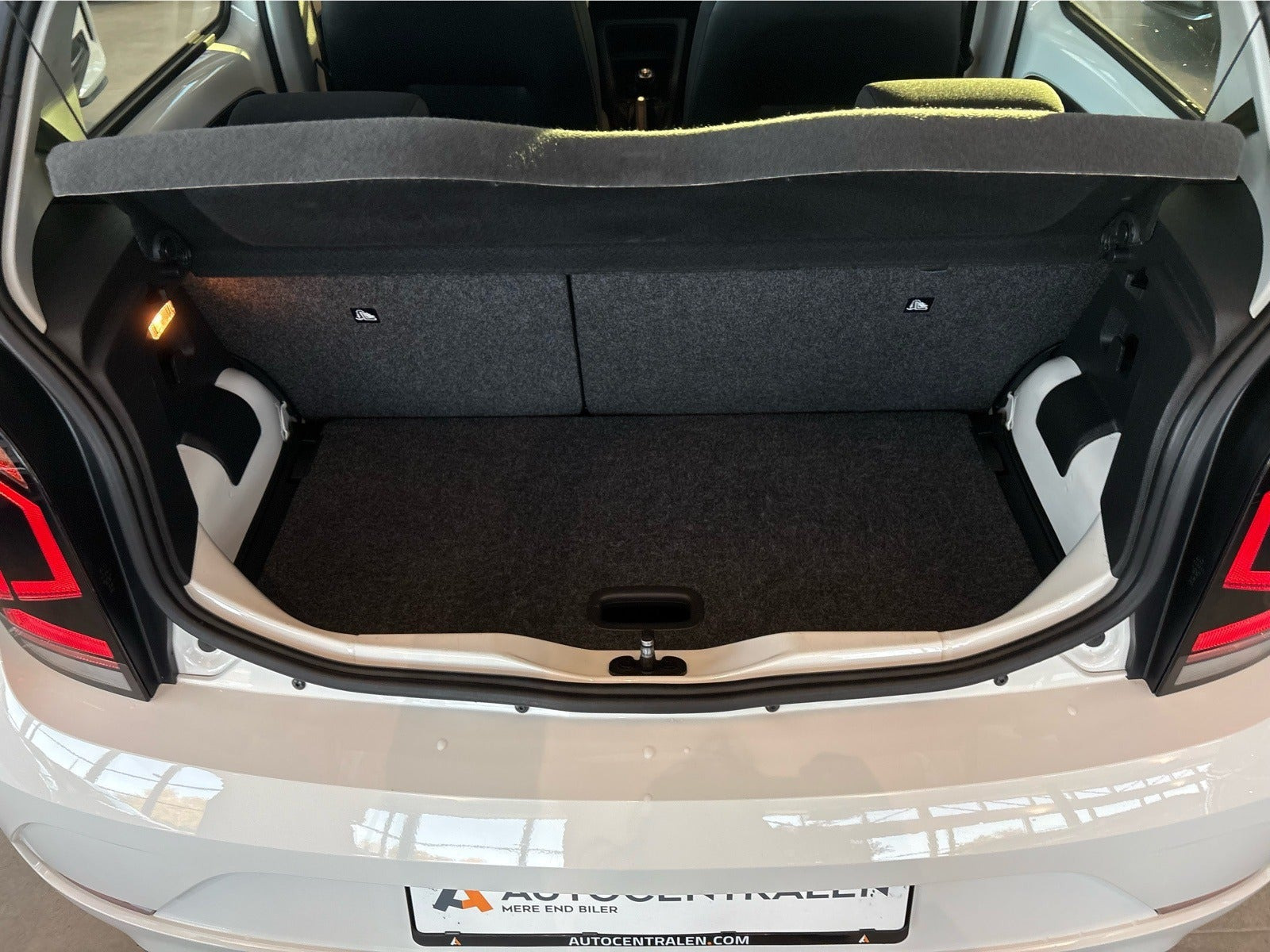 Hvid VW UP! fra 2018