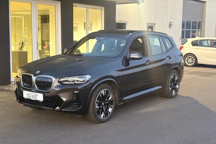 Grå BMW iX3 fra 2022