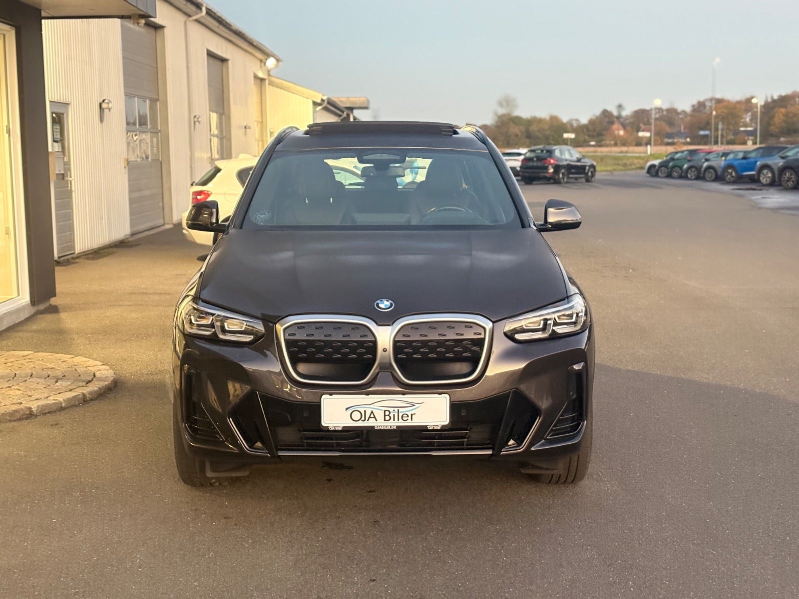 Grå BMW iX3 fra 2022